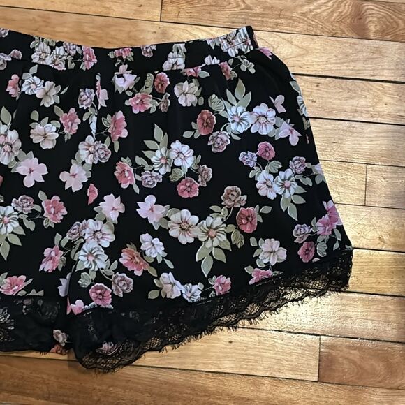 Agnes Orinda Women’s Black Floral Lace Shorts Size 1X - Picture 2 of 5